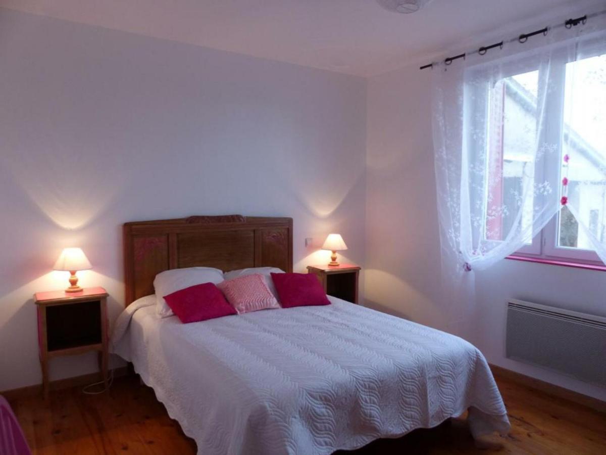 Poezat Maison Renovee Avec Cour Privee, Proche De Gannat, 3 Chambres, Animaux Acceptes, Equipements Modernes. - Fr-1-489-37 מראה חיצוני תמונה
