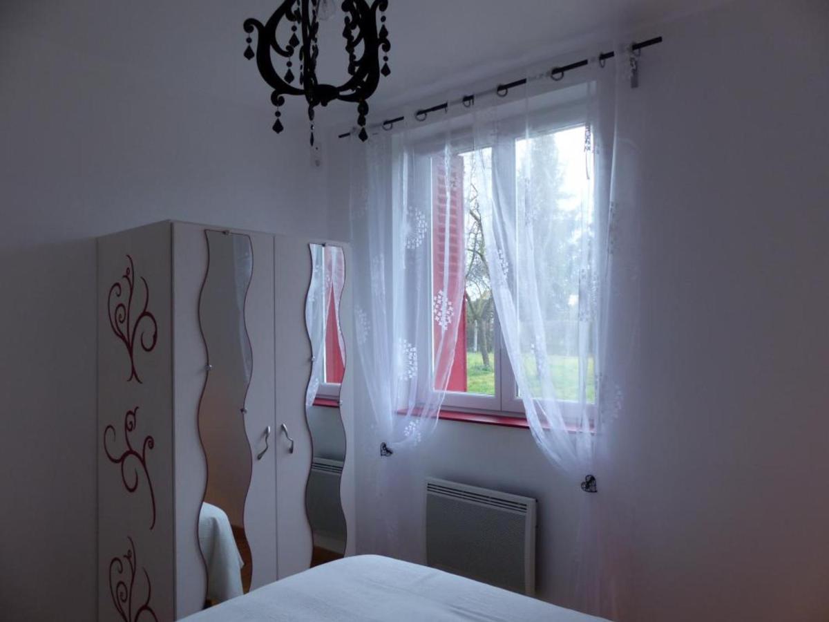 Poezat Maison Renovee Avec Cour Privee, Proche De Gannat, 3 Chambres, Animaux Acceptes, Equipements Modernes. - Fr-1-489-37 מראה חיצוני תמונה